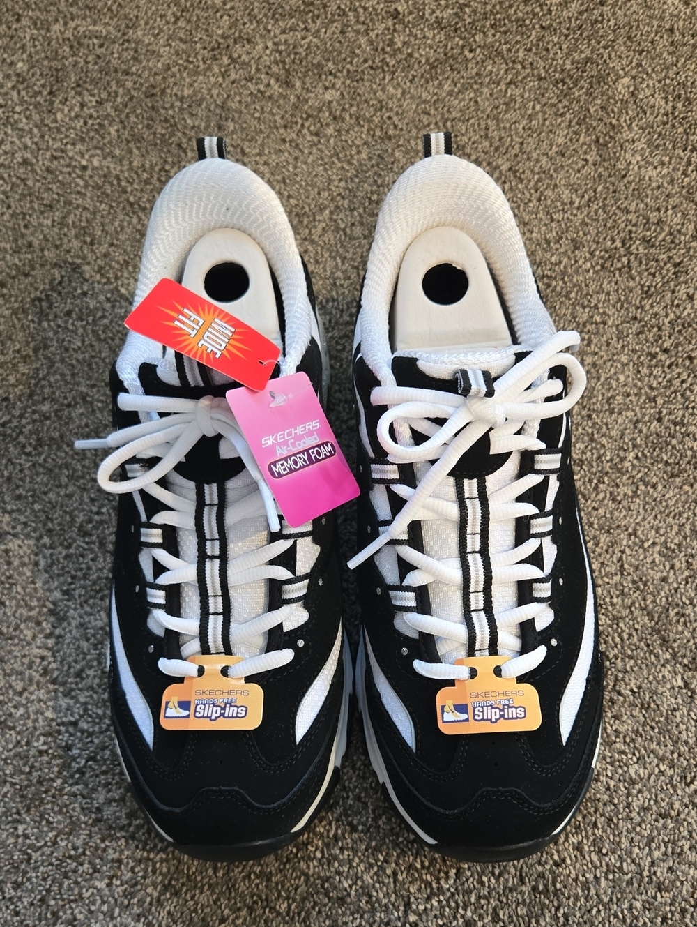 NWT Skechers Wide Fit Memory Foam Sneakers - Black / White Size 9.5